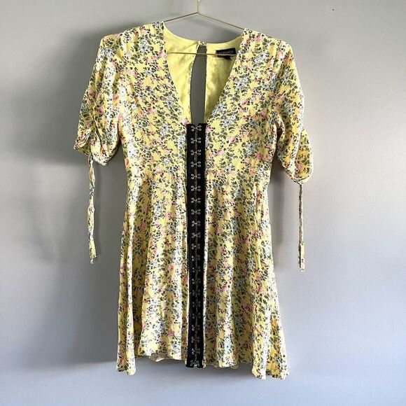 Topshop Yellow Floral Hook Closure Mini Dress || SZ 4 - Picture 15 of 16